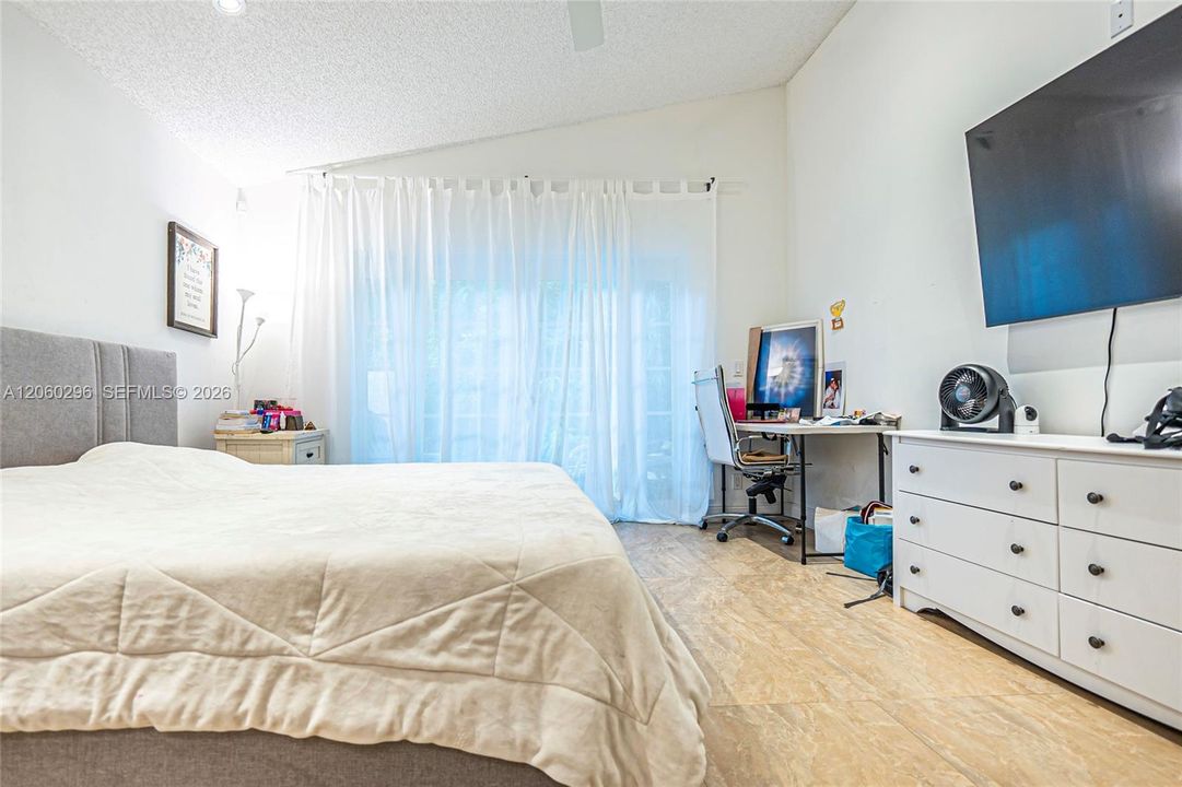En Venta: $780,000 (4 camas, 2 baños, 1927 Pies cuadrados)