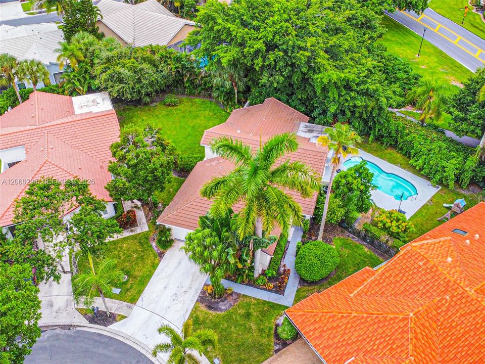 En Venta: $780,000 (4 camas, 2 baños, 1927 Pies cuadrados)
