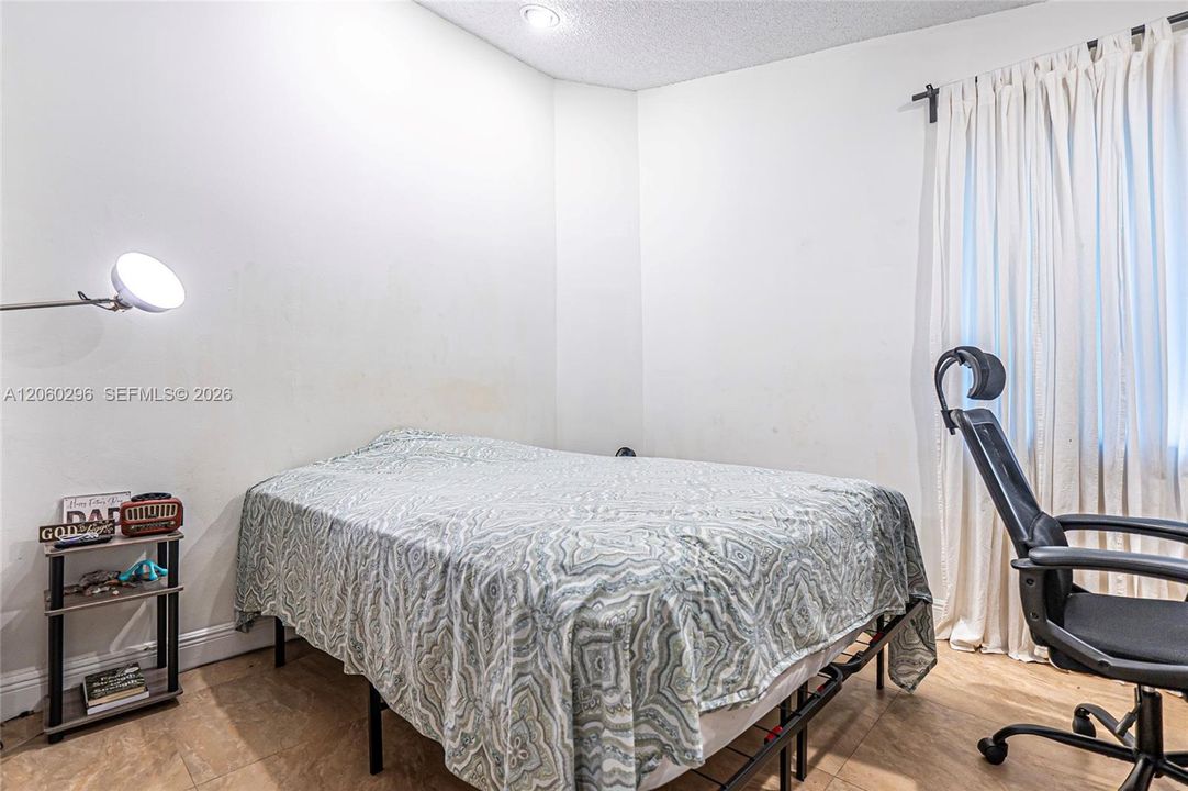 En Venta: $780,000 (4 camas, 2 baños, 1927 Pies cuadrados)