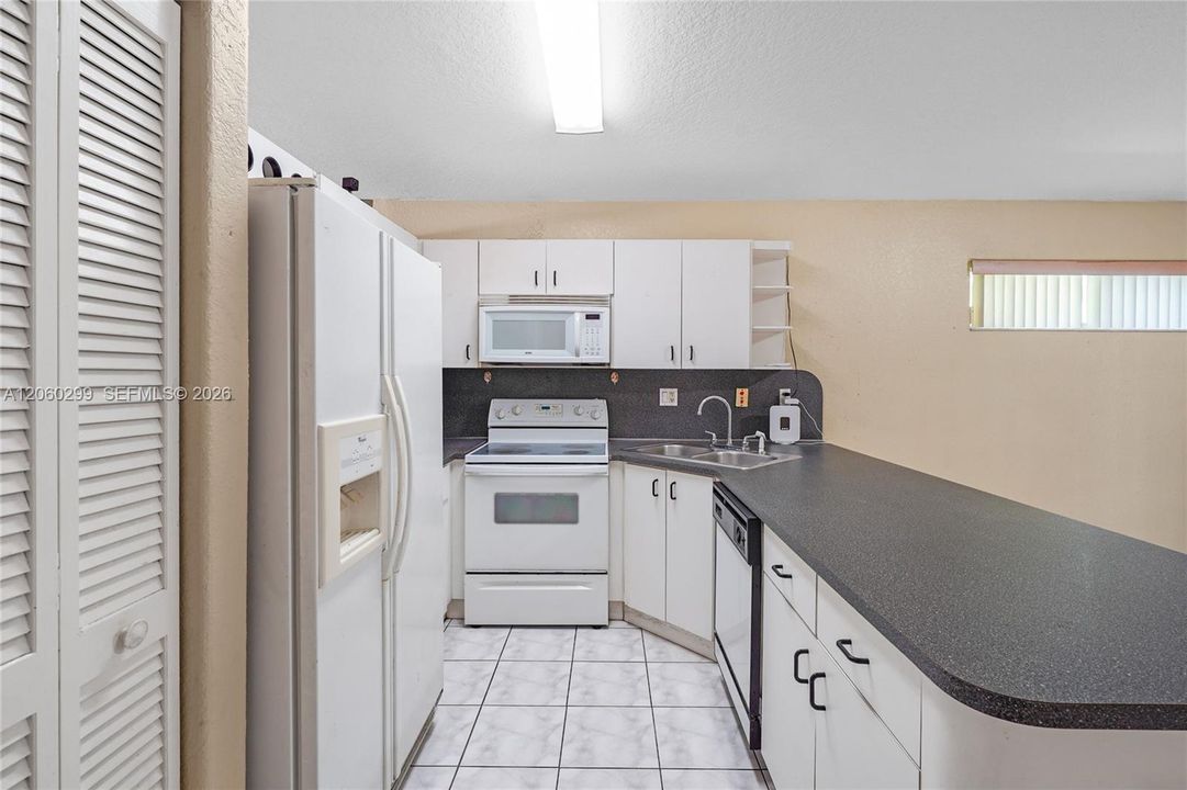 На продажу: $520,000 (3 спален, 2 ванн, 1604 Квадратных фут)
