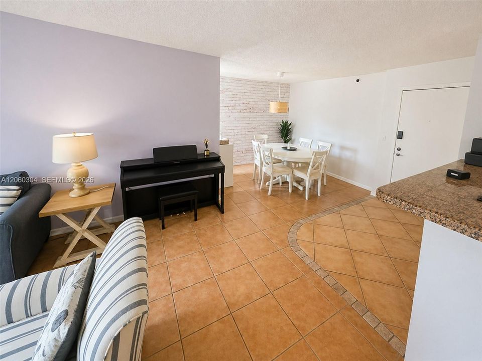For Sale: $455,000 (2 beds, 2 baths, 1150 Square Feet)