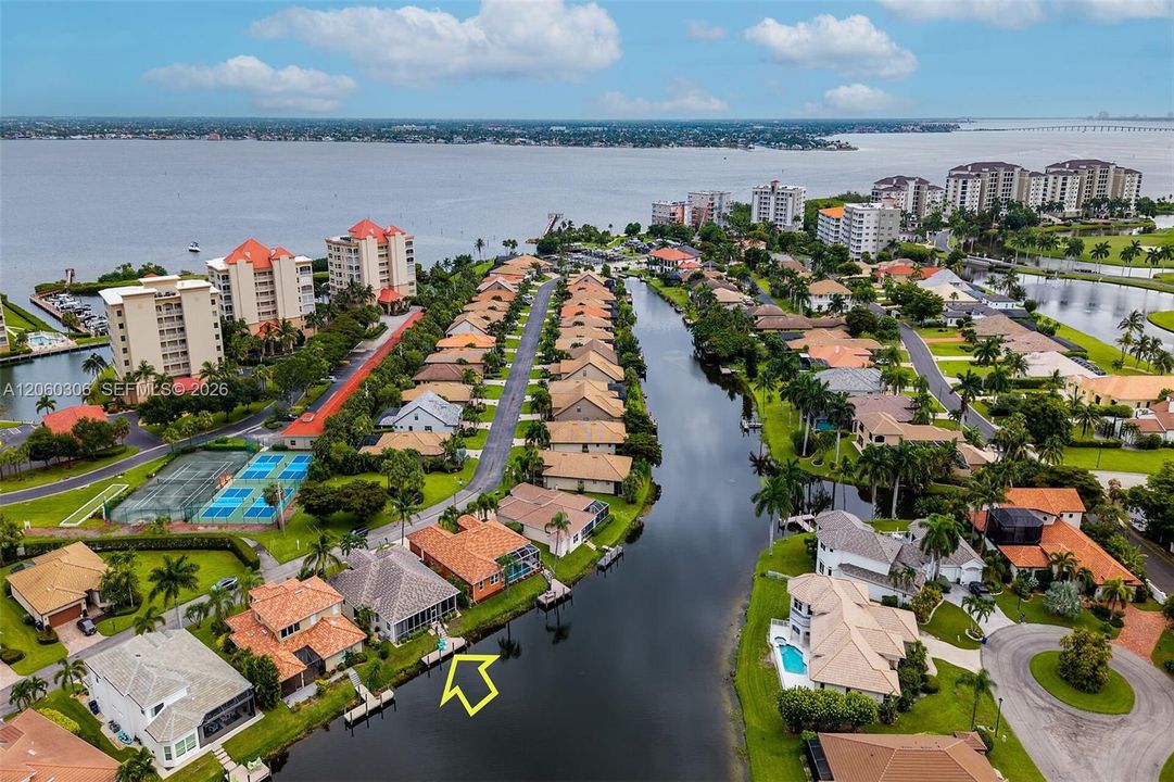 En Venta: $690,000 (3 camas, 2 baños, 0 Pies cuadrados)