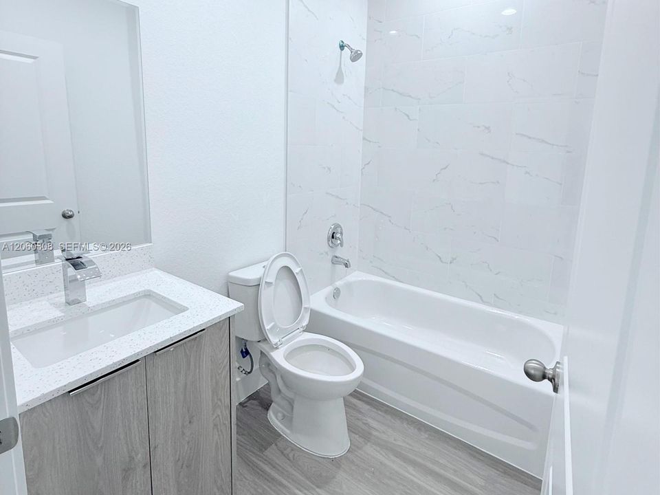 В аренду: $1,900 (3 спален, 2 ванн, 1292 Квадратных фут)