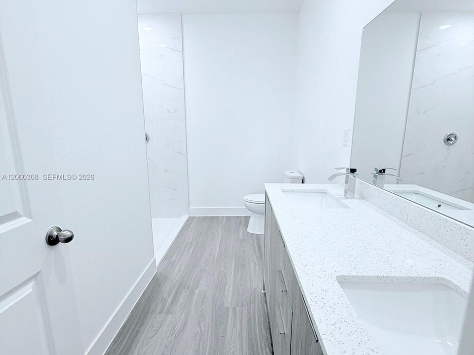 В аренду: $1,900 (3 спален, 2 ванн, 1292 Квадратных фут)