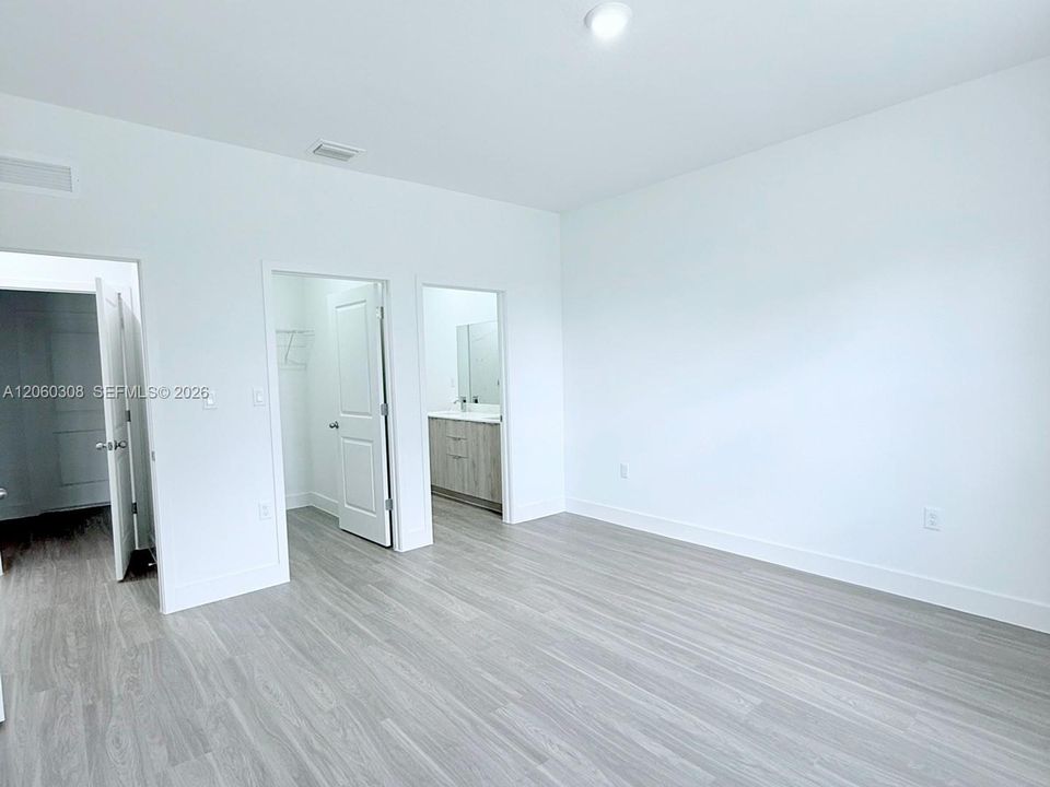 В аренду: $1,900 (3 спален, 2 ванн, 1292 Квадратных фут)