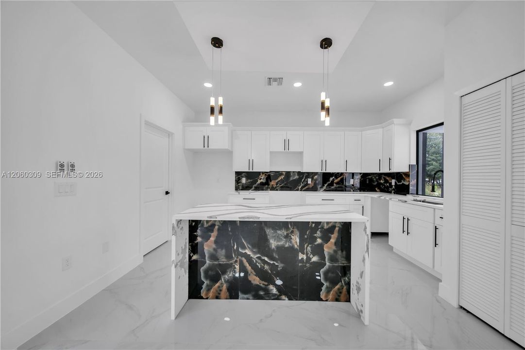 En Venta: $304,999 (3 camas, 2 baños, 1200 Pies cuadrados)