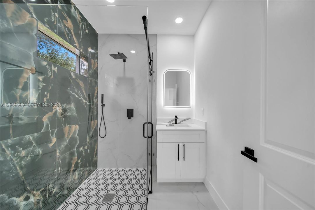 En Venta: $304,999 (3 camas, 2 baños, 1200 Pies cuadrados)