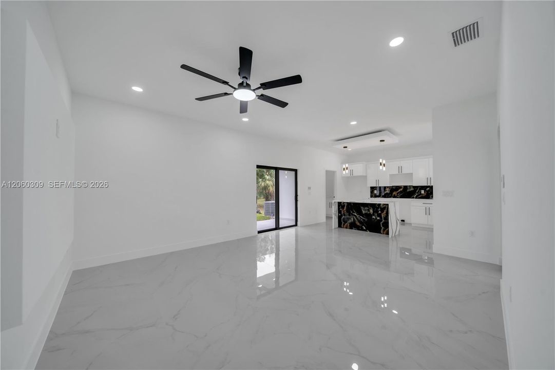 En Venta: $304,999 (3 camas, 2 baños, 1200 Pies cuadrados)