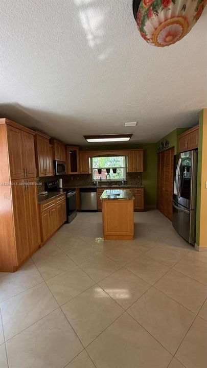 En Venta: $640,000 (4 camas, 2 baños, 2016 Pies cuadrados)