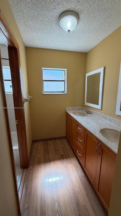 En Venta: $640,000 (4 camas, 2 baños, 2016 Pies cuadrados)