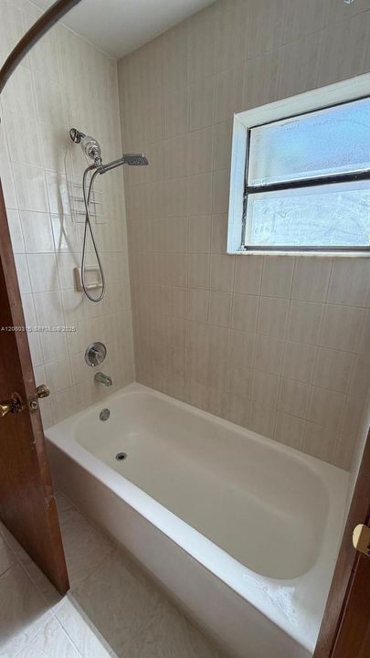En Venta: $640,000 (4 camas, 2 baños, 2016 Pies cuadrados)