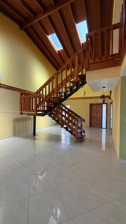 En Venta: $640,000 (4 camas, 2 baños, 2016 Pies cuadrados)