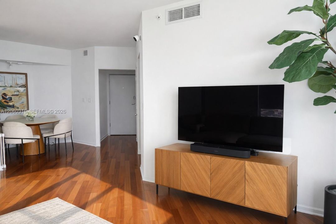 В аренду: $5,650 (2 спален, 2 ванн, 1262 Квадратных фут)