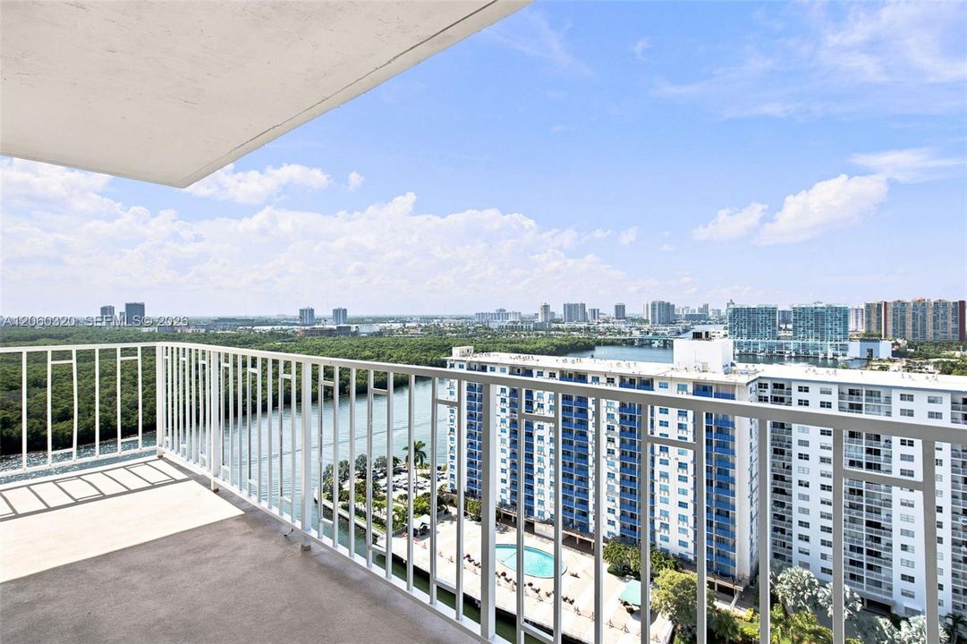 На продажу: $530,000 (2 спален, 2 ванн, 1350 Квадратных фут)