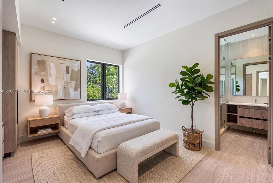 For Sale: $5,600,000 (5 beds, 6 baths, 4699 Square Feet)