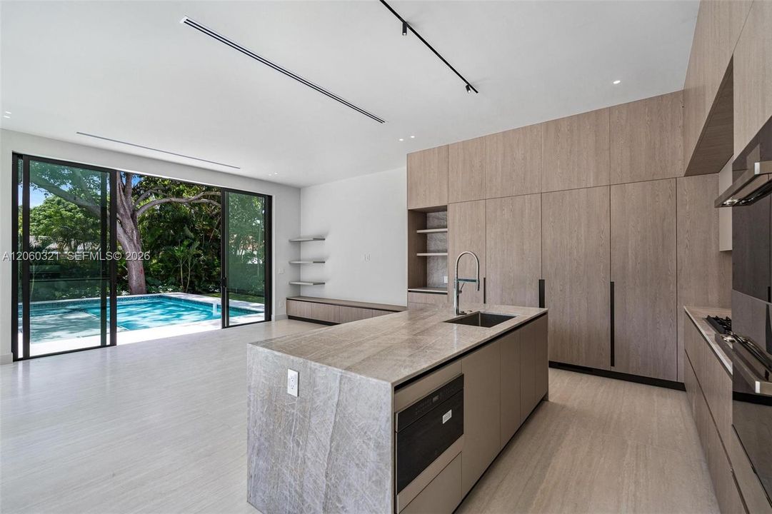 For Sale: $5,600,000 (5 beds, 6 baths, 4699 Square Feet)