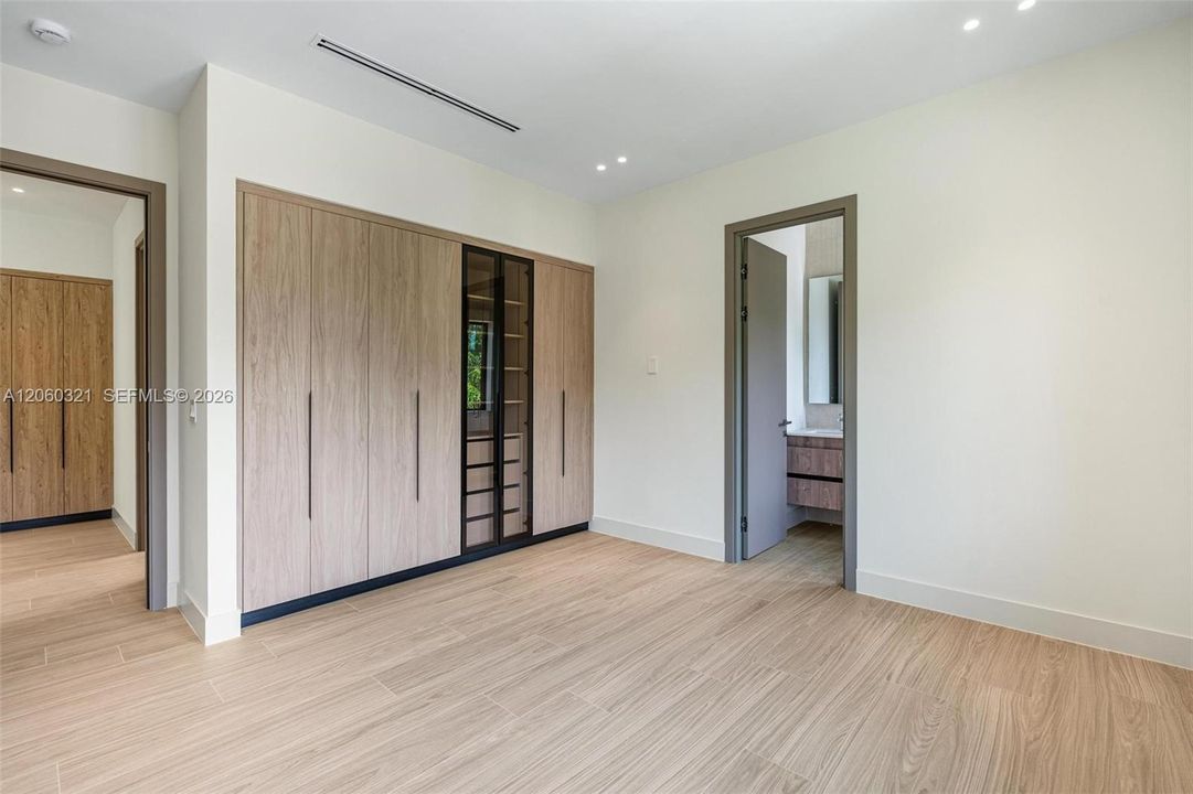 For Sale: $5,600,000 (5 beds, 6 baths, 4699 Square Feet)