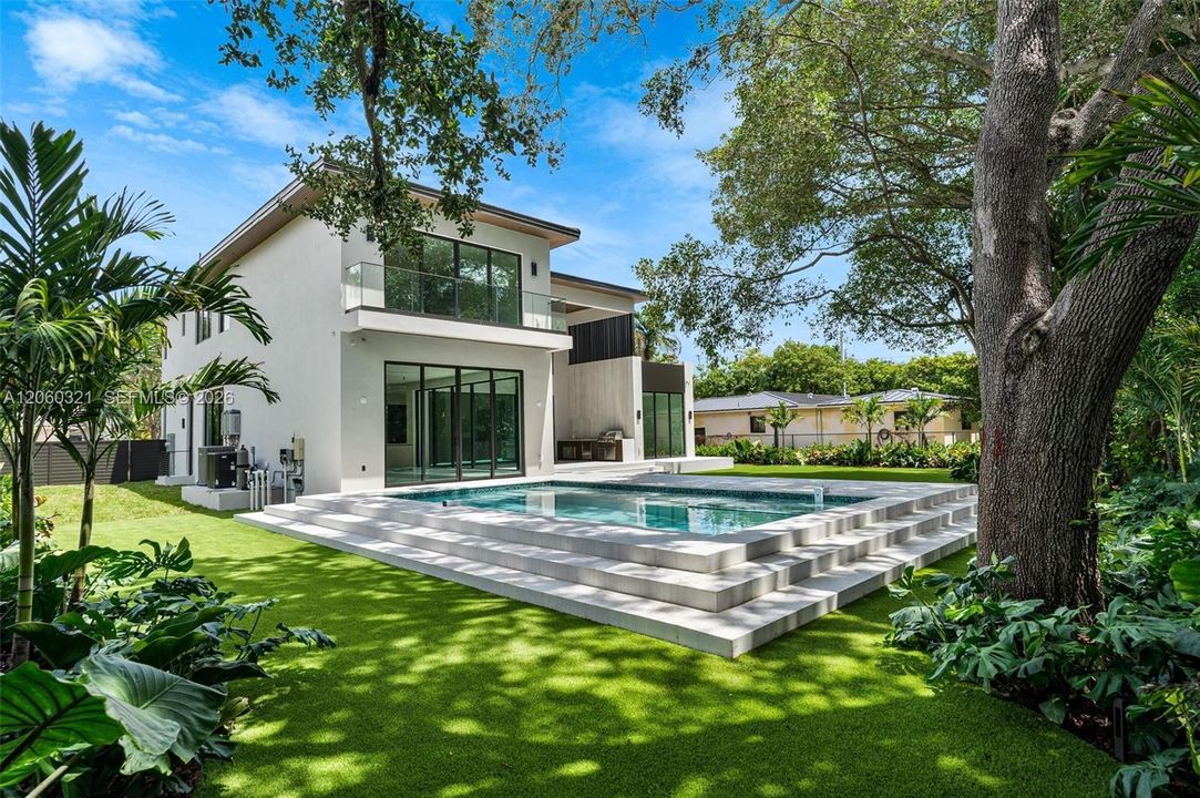 For Sale: $5,600,000 (5 beds, 6 baths, 4699 Square Feet)