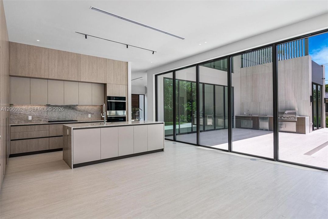 For Sale: $5,600,000 (5 beds, 6 baths, 4699 Square Feet)
