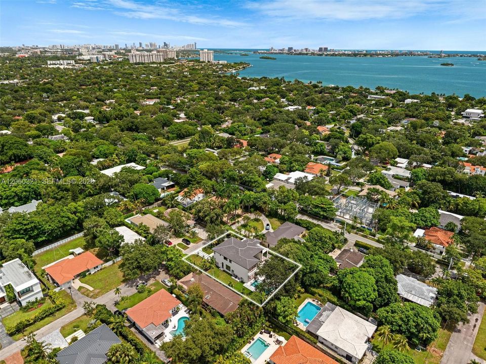 For Sale: $5,600,000 (5 beds, 6 baths, 4699 Square Feet)