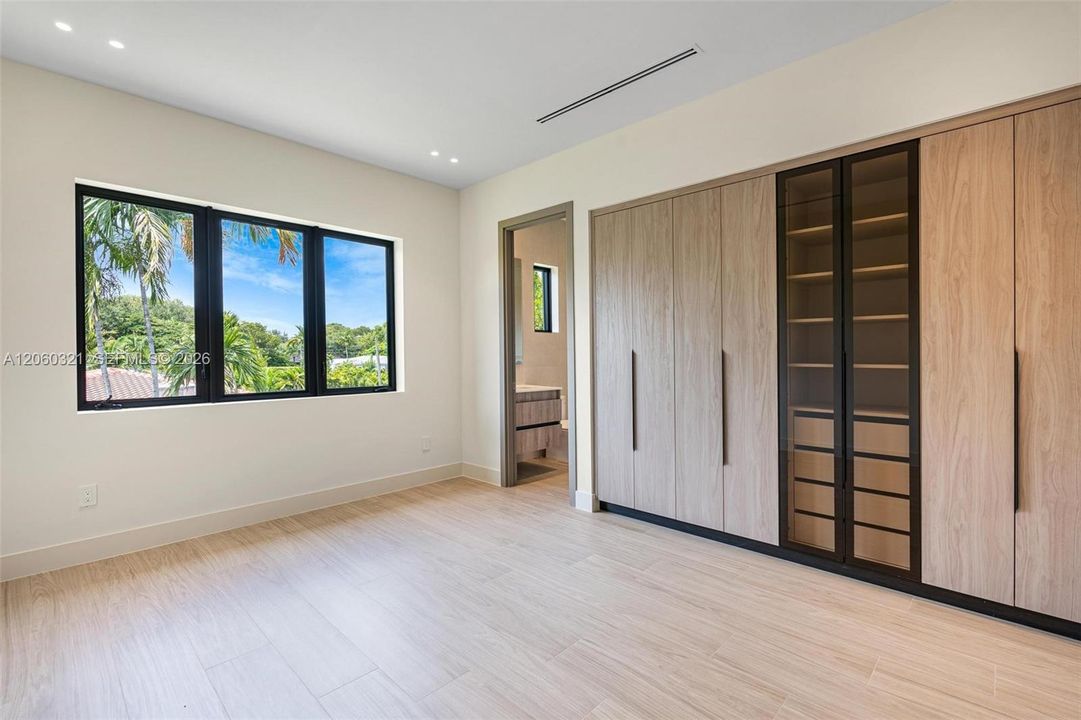 For Sale: $5,600,000 (5 beds, 6 baths, 4699 Square Feet)