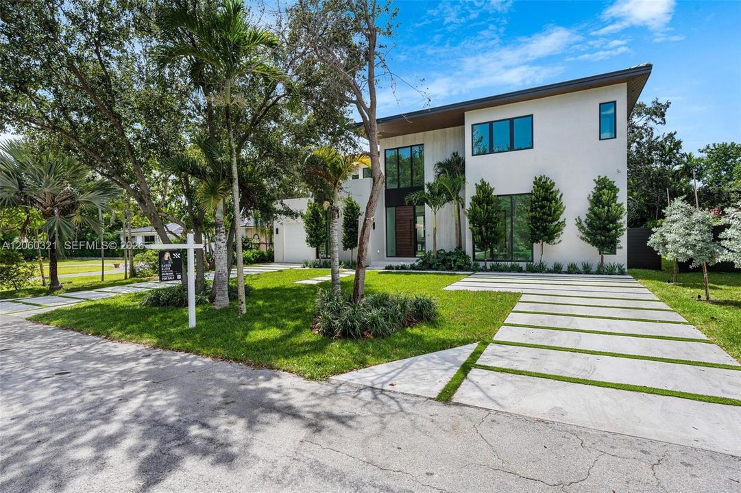 For Sale: $5,600,000 (5 beds, 6 baths, 4699 Square Feet)