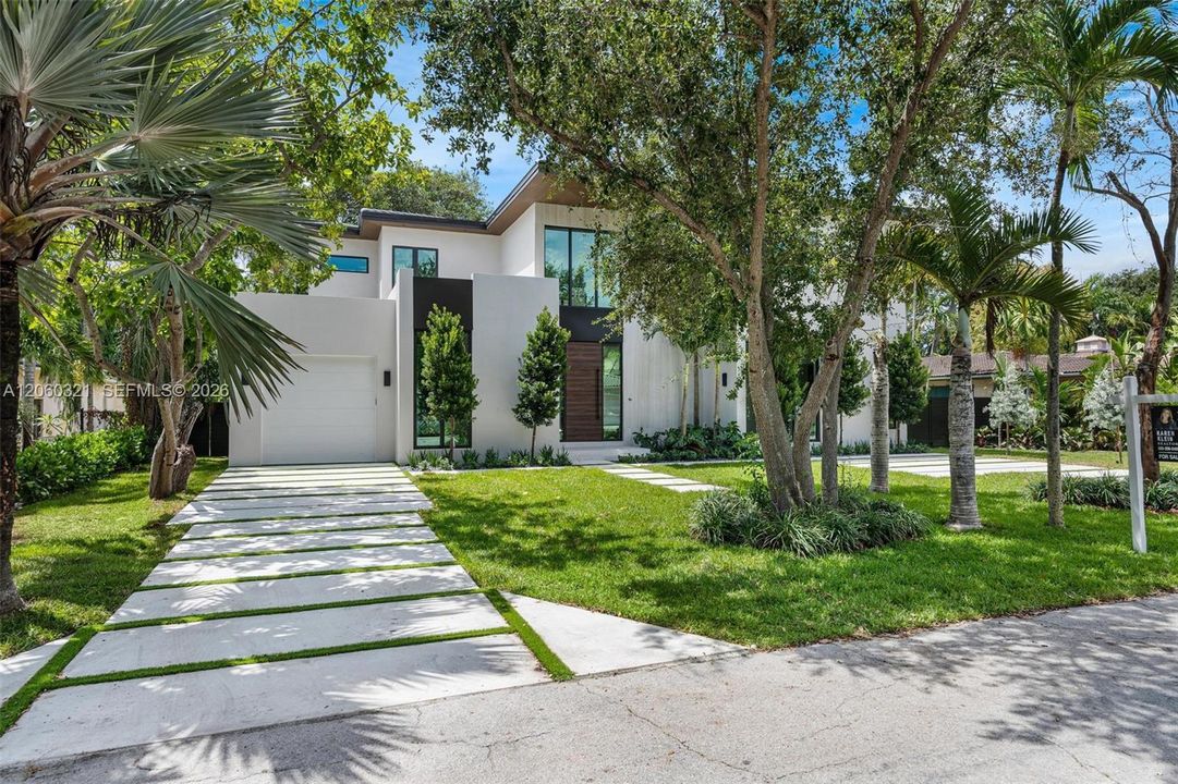 For Sale: $5,600,000 (5 beds, 6 baths, 4699 Square Feet)