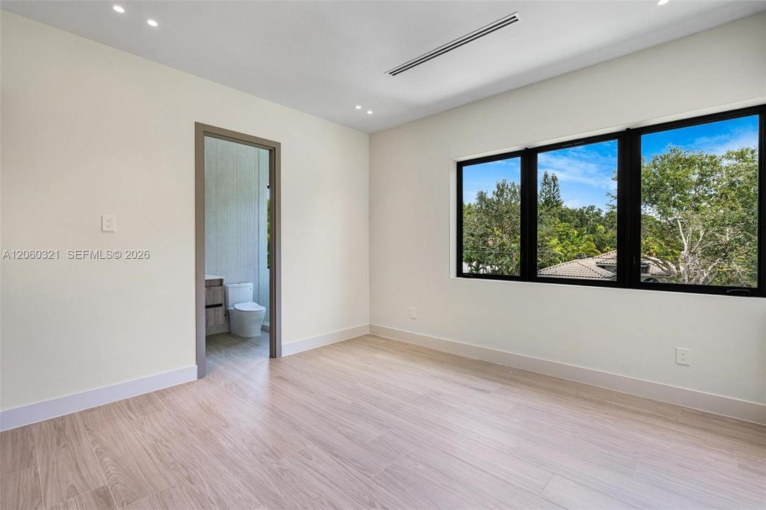 For Sale: $5,600,000 (5 beds, 6 baths, 4699 Square Feet)