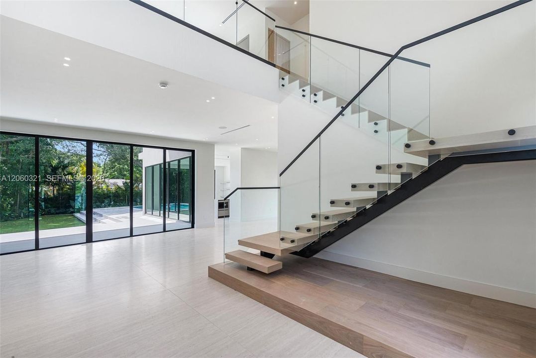 For Sale: $5,600,000 (5 beds, 6 baths, 4699 Square Feet)