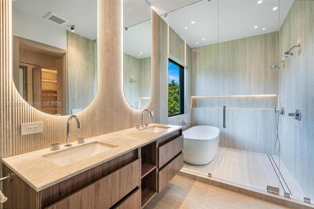 For Sale: $5,600,000 (5 beds, 6 baths, 4699 Square Feet)