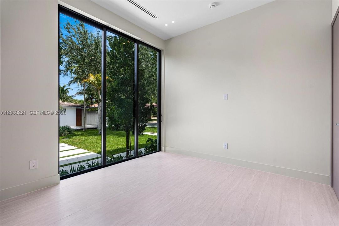 For Sale: $5,600,000 (5 beds, 6 baths, 4699 Square Feet)