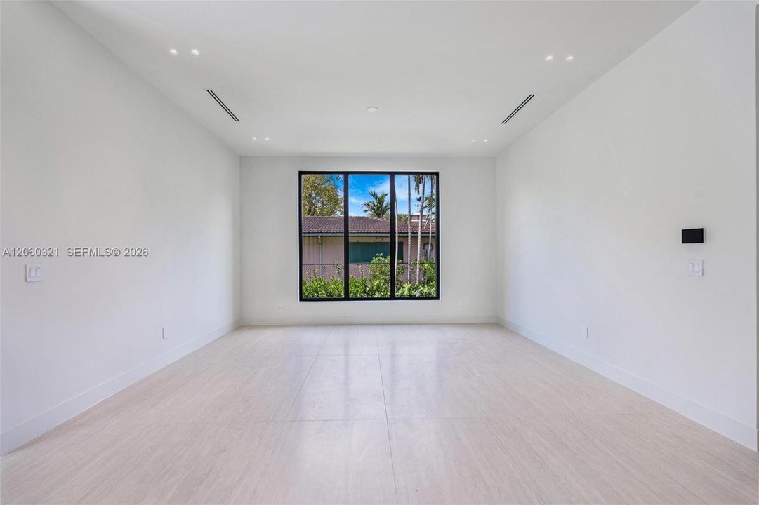 For Sale: $5,600,000 (5 beds, 6 baths, 4699 Square Feet)