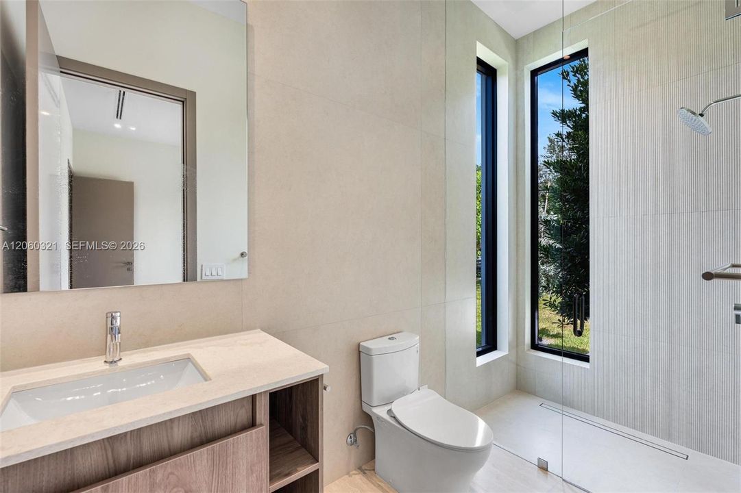 For Sale: $5,600,000 (5 beds, 6 baths, 4699 Square Feet)
