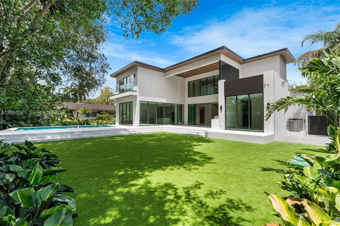 For Sale: $5,600,000 (5 beds, 6 baths, 4699 Square Feet)