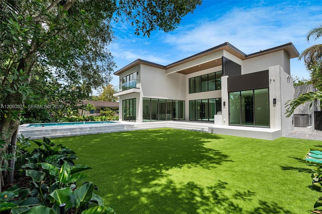 For Sale: $5,600,000 (5 beds, 6 baths, 4699 Square Feet)