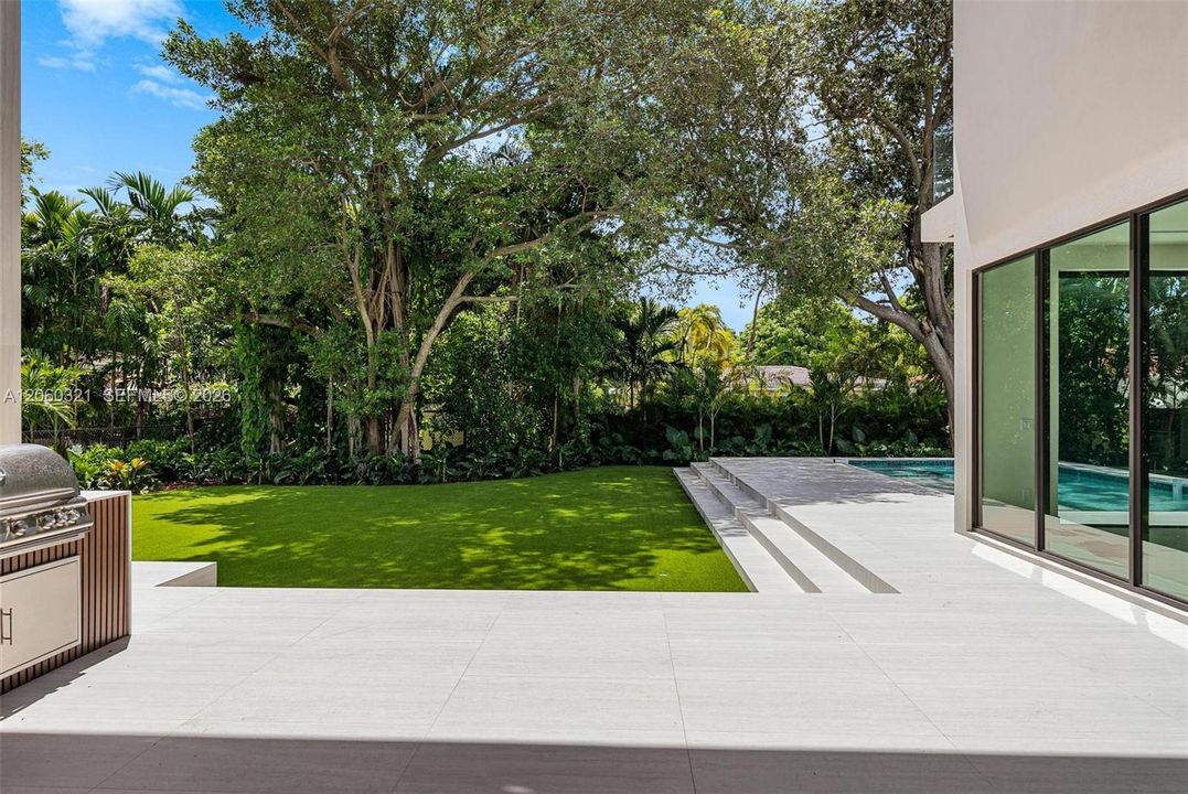 For Sale: $5,600,000 (5 beds, 6 baths, 4699 Square Feet)