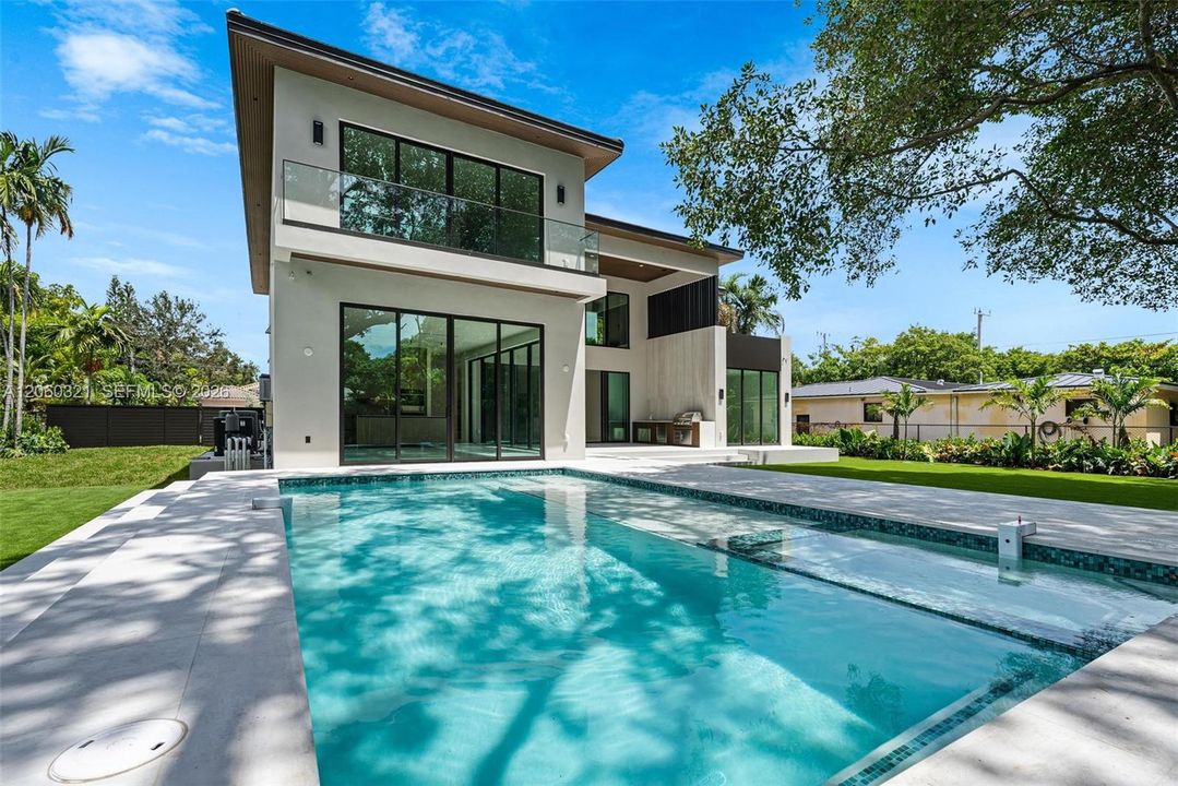 For Sale: $5,600,000 (5 beds, 6 baths, 4699 Square Feet)