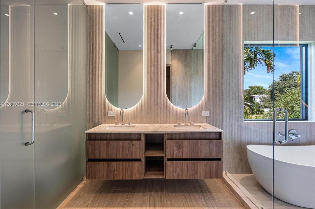 For Sale: $5,600,000 (5 beds, 6 baths, 4699 Square Feet)