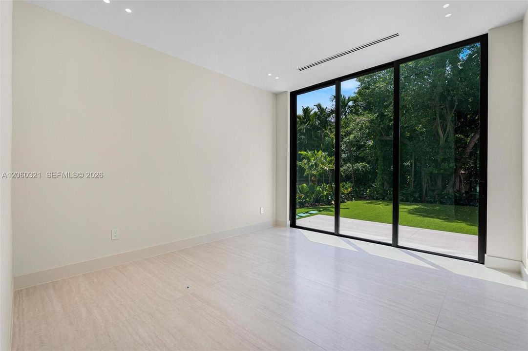 For Sale: $5,600,000 (5 beds, 6 baths, 4699 Square Feet)