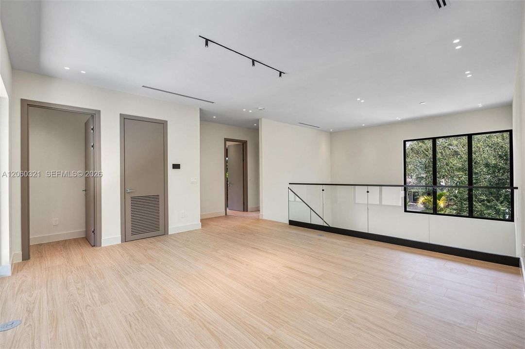 For Sale: $5,600,000 (5 beds, 6 baths, 4699 Square Feet)