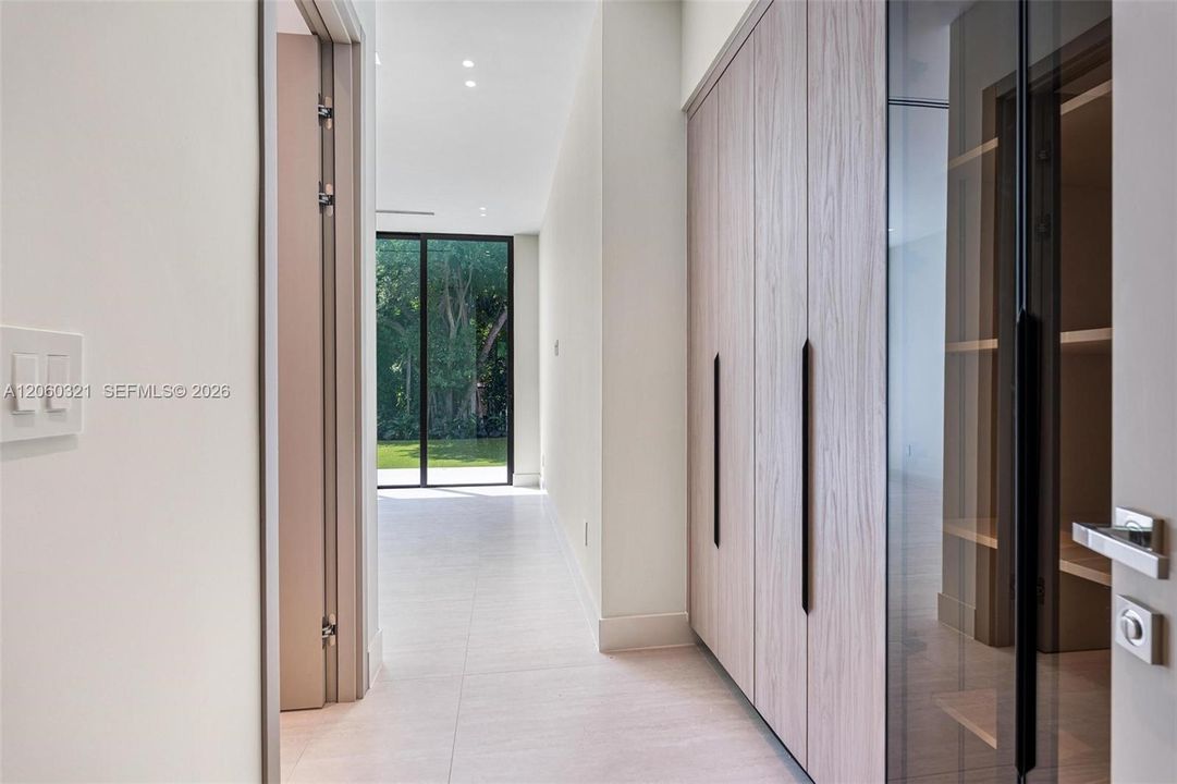 For Sale: $5,600,000 (5 beds, 6 baths, 4699 Square Feet)