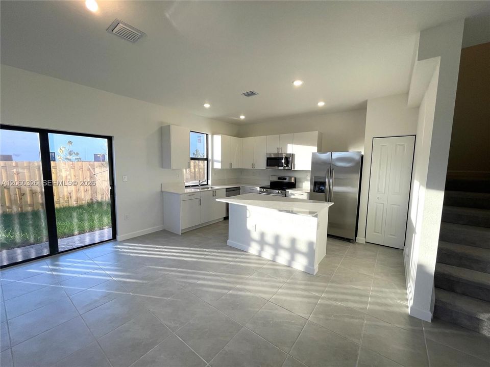 For Rent: $3,000 (3 beds, 2 baths, 1812 Square Feet)
