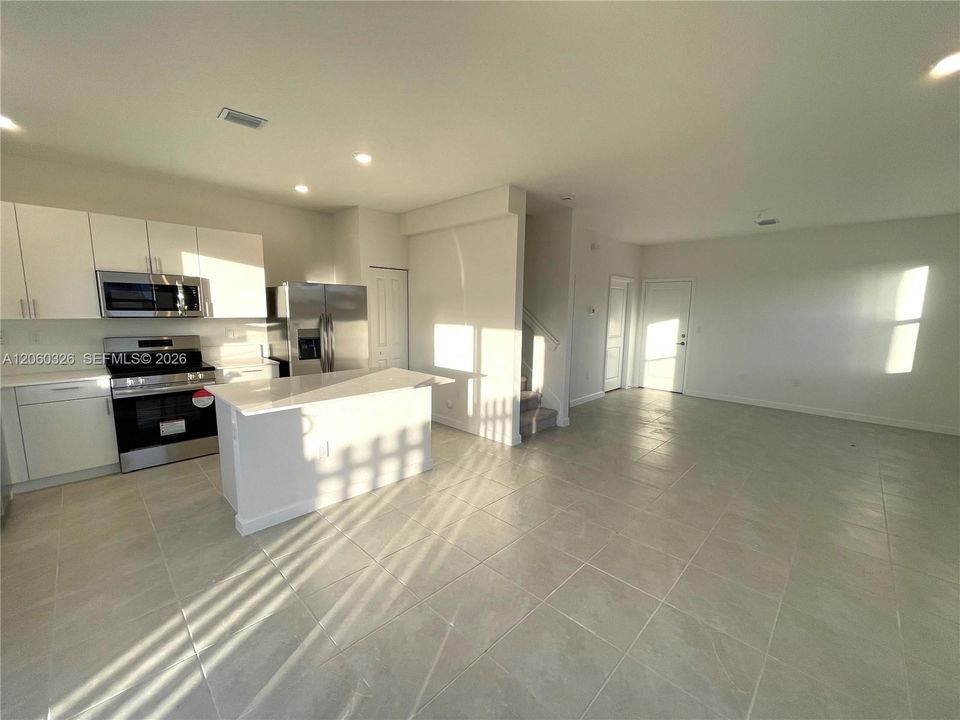 For Rent: $3,000 (3 beds, 2 baths, 1812 Square Feet)