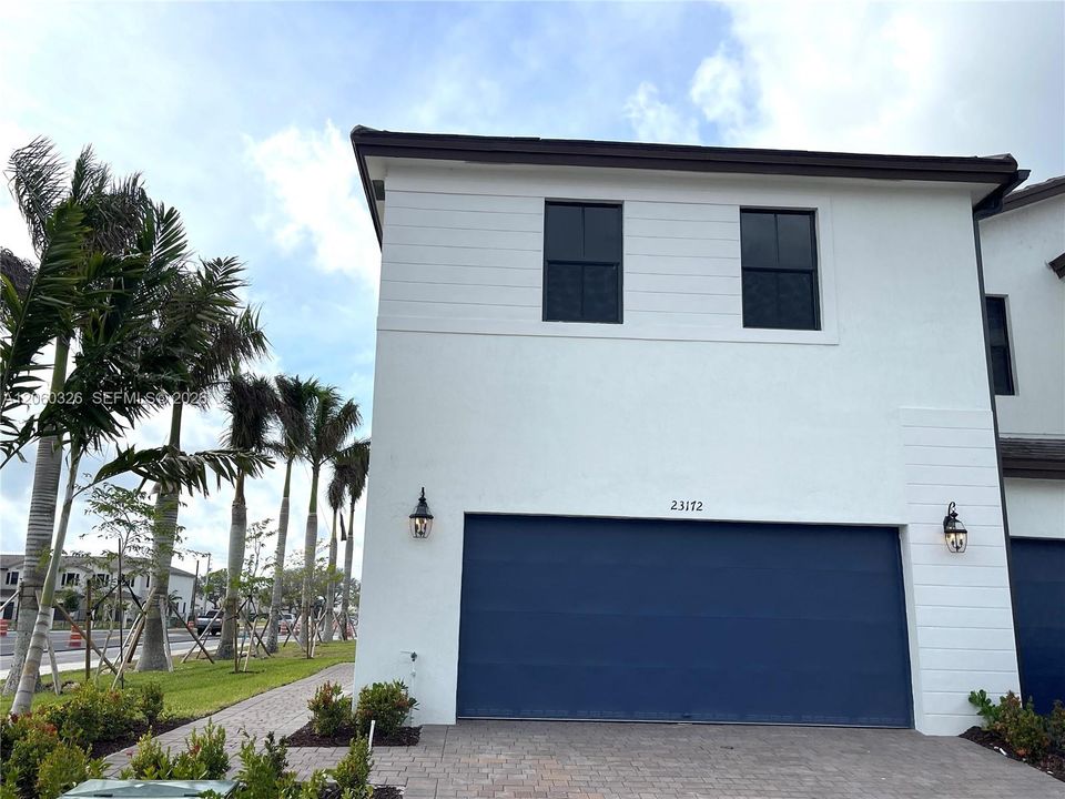 For Rent: $3,000 (3 beds, 2 baths, 1812 Square Feet)
