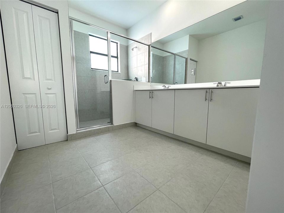 For Rent: $3,000 (3 beds, 2 baths, 1812 Square Feet)
