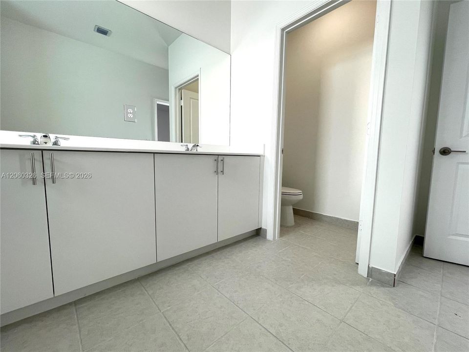 For Rent: $3,000 (3 beds, 2 baths, 1812 Square Feet)