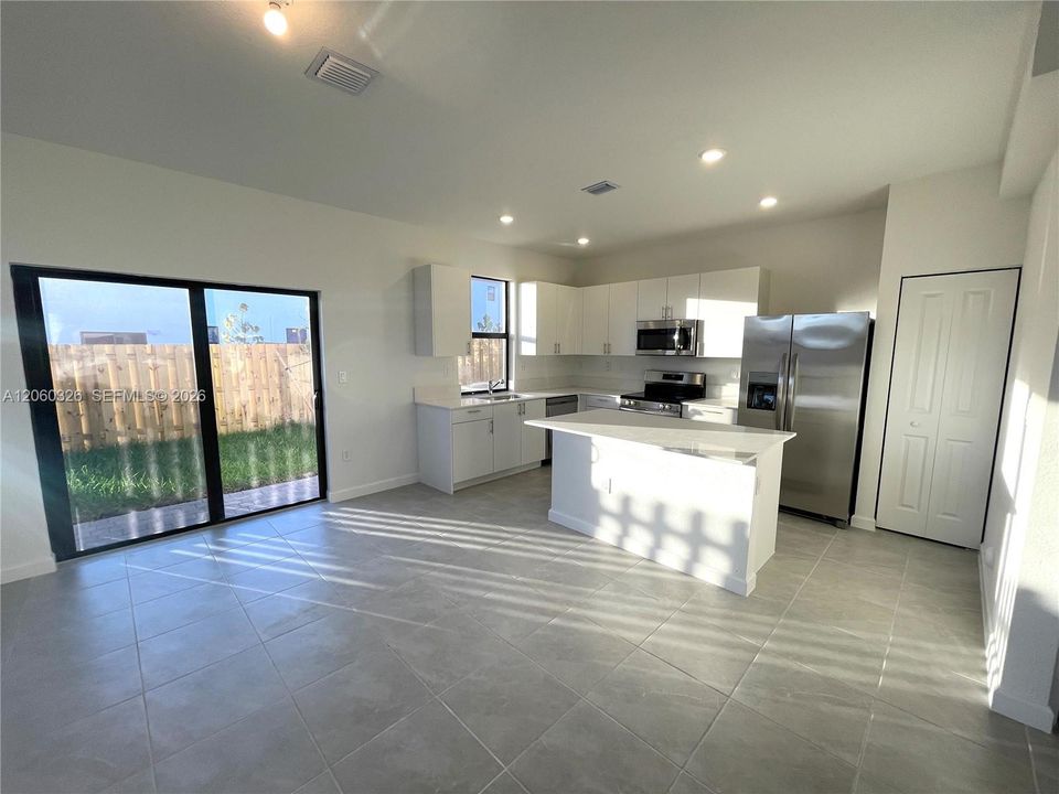 For Rent: $3,000 (3 beds, 2 baths, 1812 Square Feet)