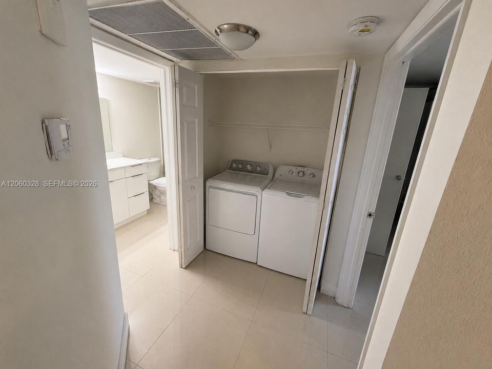 В аренду: $2,000 (1 спален, 1 ванн, 810 Квадратных фут)