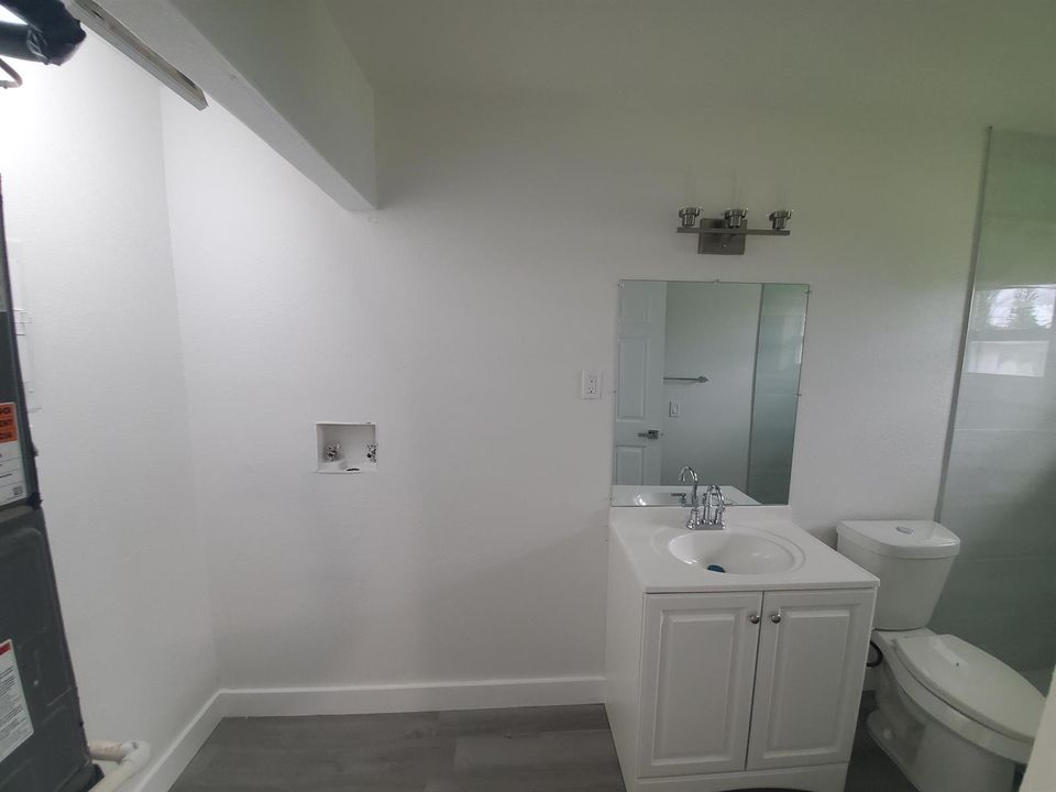 Bath Laundry Room
