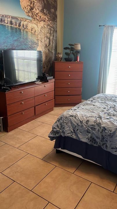 Master Bedroom2